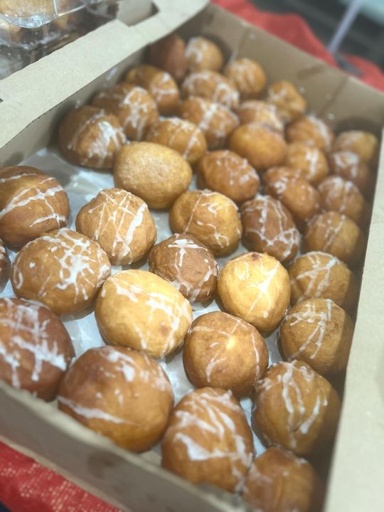 Chełm. Słodki charytatywny kiermasz w urzędzie miasta [GALERIA ZDJĘĆ]