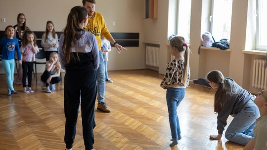 Chełm. Ferie w Chełmskim Domu Kultury. Teatr, tańce, garncarstwo i plastyka [GALERIA ZDJĘĆ]