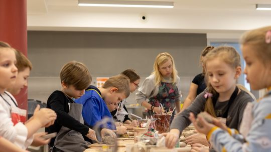 Chełm. Ferie w Chełmskim Domu Kultury. Teatr, tańce, garncarstwo i plastyka [GALERIA ZDJĘĆ]