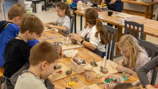 Chełm. Ferie w Chełmskim Domu Kultury. Teatr, tańce, garncarstwo i plastyka [GALERIA ZDJĘĆ]