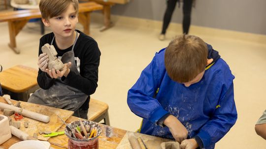 Chełm. Ferie w Chełmskim Domu Kultury. Teatr, tańce, garncarstwo i plastyka [GALERIA ZDJĘĆ]