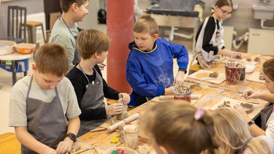 Chełm. Ferie w Chełmskim Domu Kultury. Teatr, tańce, garncarstwo i plastyka [GALERIA ZDJĘĆ]