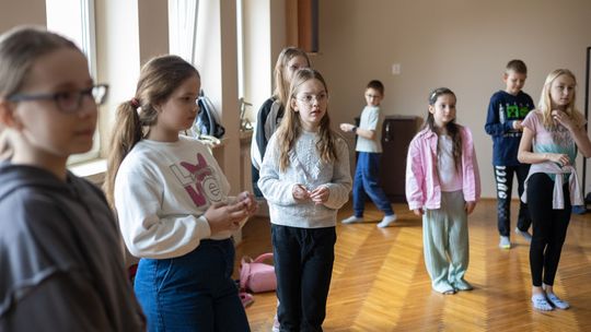 Chełm. Ferie w Chełmskim Domu Kultury. Teatr, tańce, garncarstwo i plastyka [GALERIA ZDJĘĆ]