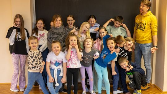 Chełm. Ferie w Chełmskim Domu Kultury. Teatr, tańce, garncarstwo i plastyka [GALERIA ZDJĘĆ]