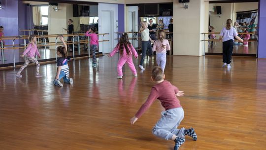 Chełm. Ferie w Chełmskim Domu Kultury. Teatr, tańce, garncarstwo i plastyka [GALERIA ZDJĘĆ]