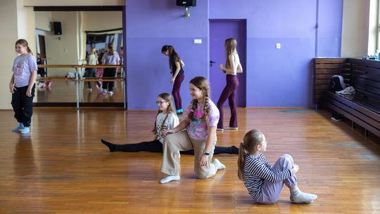 Chełm. Ferie w Chełmskim Domu Kultury. Teatr, tańce, garncarstwo i plastyka [GALERIA ZDJĘĆ]