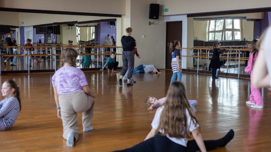 Chełm. Ferie w Chełmskim Domu Kultury. Teatr, tańce, garncarstwo i plastyka [GALERIA ZDJĘĆ]