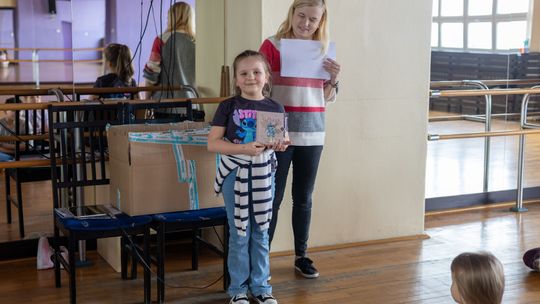 Chełm. Ferie w Chełmskim Domu Kultury. Teatr, tańce, garncarstwo i plastyka [GALERIA ZDJĘĆ]