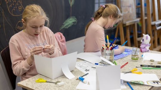 Chełm. Ferie w Chełmskim Domu Kultury. Teatr, tańce, garncarstwo i plastyka [GALERIA ZDJĘĆ]