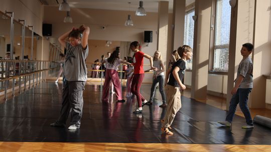 Chełm. Ferie w Chełmskim Domu Kultury. Teatr, tańce, garncarstwo i plastyka [GALERIA ZDJĘĆ]