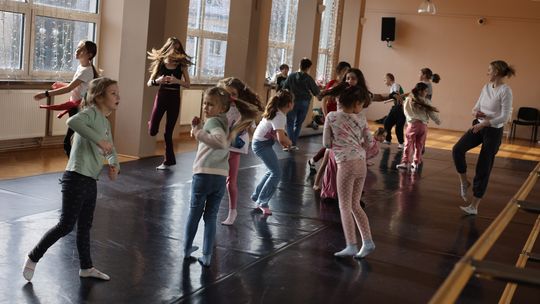 Chełm. Ferie w Chełmskim Domu Kultury. Teatr, tańce, garncarstwo i plastyka [GALERIA ZDJĘĆ]