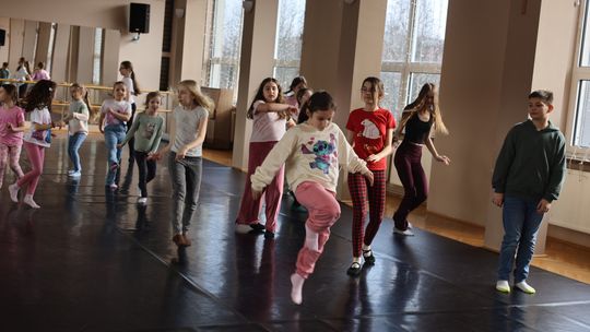 Chełm. Ferie w Chełmskim Domu Kultury. Teatr, tańce, garncarstwo i plastyka [GALERIA ZDJĘĆ]