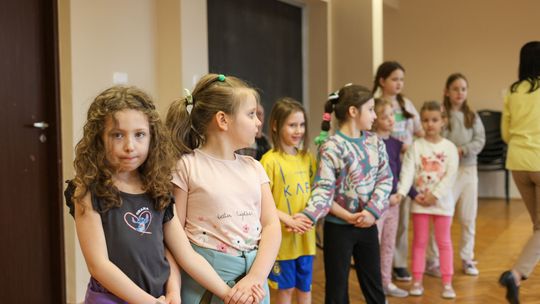 Chełm. Ferie w Chełmskim Domu Kultury. Teatr, tańce, garncarstwo i plastyka [GALERIA ZDJĘĆ]