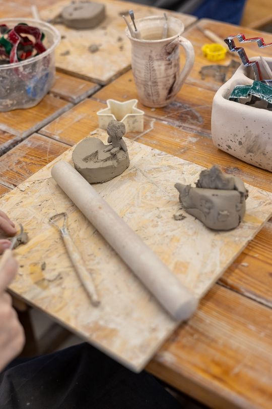 Chełm. Ferie w Chełmskim Domu Kultury. Teatr, tańce, garncarstwo i plastyka [GALERIA ZDJĘĆ]