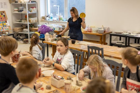 Chełm. Ferie w Chełmskim Domu Kultury. Teatr, tańce, garncarstwo i plastyka [GALERIA ZDJĘĆ]