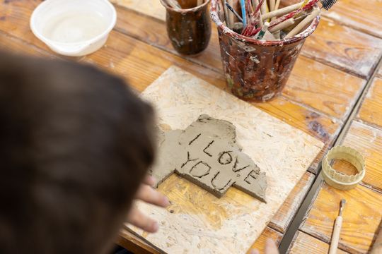 Chełm. Ferie w Chełmskim Domu Kultury. Teatr, tańce, garncarstwo i plastyka [GALERIA ZDJĘĆ]