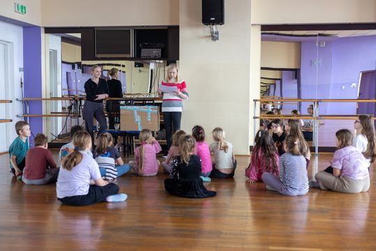 Chełm. Ferie w Chełmskim Domu Kultury. Teatr, tańce, garncarstwo i plastyka [GALERIA ZDJĘĆ]