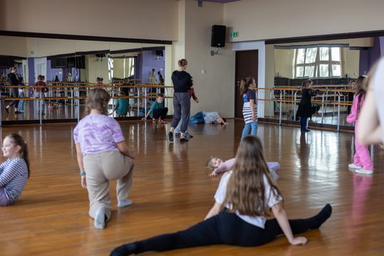 Chełm. Ferie w Chełmskim Domu Kultury. Teatr, tańce, garncarstwo i plastyka [GALERIA ZDJĘĆ]