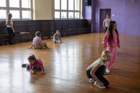 Chełm. Ferie w Chełmskim Domu Kultury. Teatr, tańce, garncarstwo i plastyka [GALERIA ZDJĘĆ]