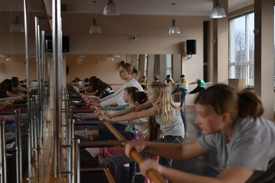 Chełm. Ferie w Chełmskim Domu Kultury. Teatr, tańce, garncarstwo i plastyka [GALERIA ZDJĘĆ]