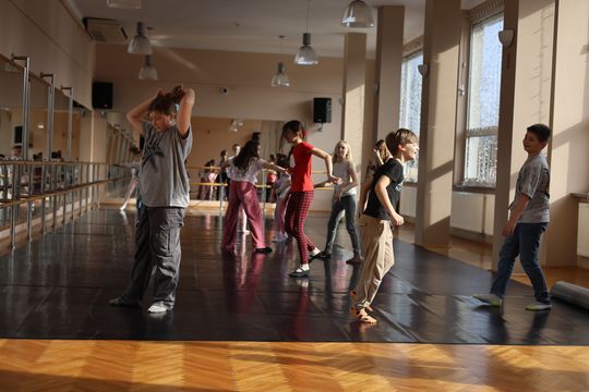 Chełm. Ferie w Chełmskim Domu Kultury. Teatr, tańce, garncarstwo i plastyka [GALERIA ZDJĘĆ]