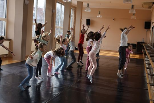 Chełm. Ferie w Chełmskim Domu Kultury. Teatr, tańce, garncarstwo i plastyka [GALERIA ZDJĘĆ]