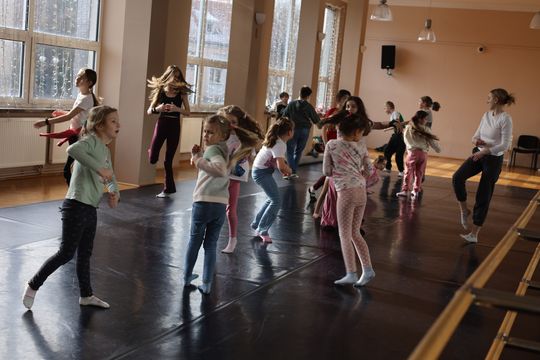 Chełm. Ferie w Chełmskim Domu Kultury. Teatr, tańce, garncarstwo i plastyka [GALERIA ZDJĘĆ]