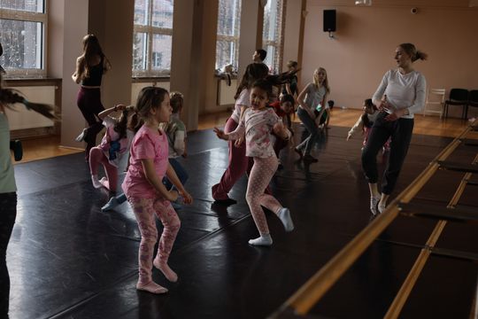 Chełm. Ferie w Chełmskim Domu Kultury. Teatr, tańce, garncarstwo i plastyka [GALERIA ZDJĘĆ]