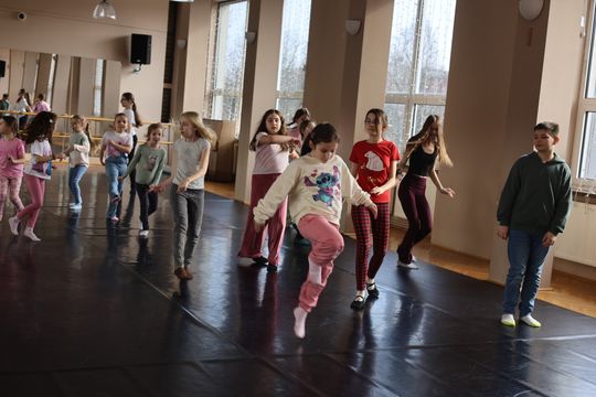 Chełm. Ferie w Chełmskim Domu Kultury. Teatr, tańce, garncarstwo i plastyka [GALERIA ZDJĘĆ]