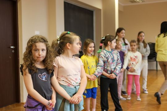 Chełm. Ferie w Chełmskim Domu Kultury. Teatr, tańce, garncarstwo i plastyka [GALERIA ZDJĘĆ]