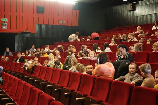 Chełm. Ferie w Chełmskim Domu Kultury. Teatr, tańce, garncarstwo i plastyka [GALERIA ZDJĘĆ]