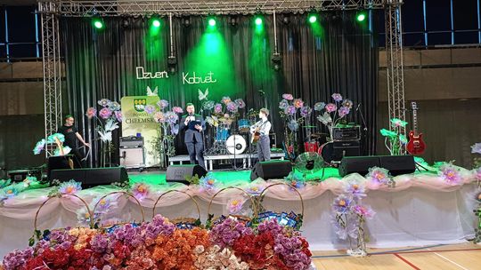 Powiatowy Dzień Kobiet. Chłopcy z Placu Broni, Yaroo i Tymon Bitkowski [GALERIA ZDJĘĆ]