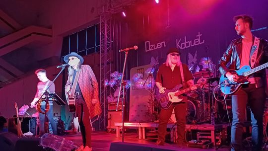 Powiatowy Dzień Kobiet. Chłopcy z Placu Broni, Yaroo i Tymon Bitkowski [GALERIA ZDJĘĆ]