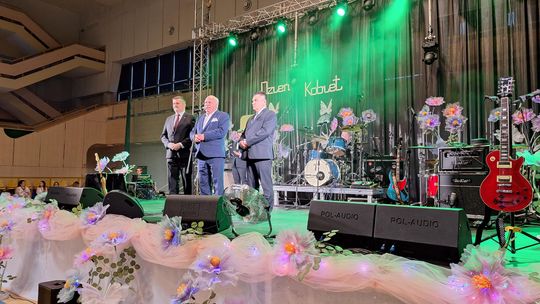 Powiatowy Dzień Kobiet. Chłopcy z Placu Broni, Yaroo i Tymon Bitkowski [GALERIA ZDJĘĆ]