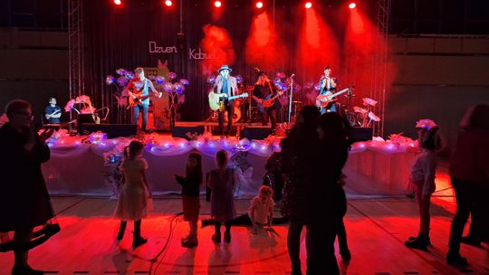 Powiatowy Dzień Kobiet. Chłopcy z Placu Broni, Yaroo i Tymon Bitkowski [GALERIA ZDJĘĆ]