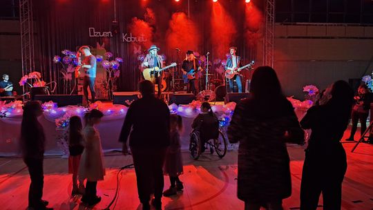 Powiatowy Dzień Kobiet. Chłopcy z Placu Broni, Yaroo i Tymon Bitkowski [GALERIA ZDJĘĆ]