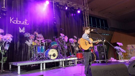 Powiatowy Dzień Kobiet. Chłopcy z Placu Broni, Yaroo i Tymon Bitkowski [GALERIA ZDJĘĆ]