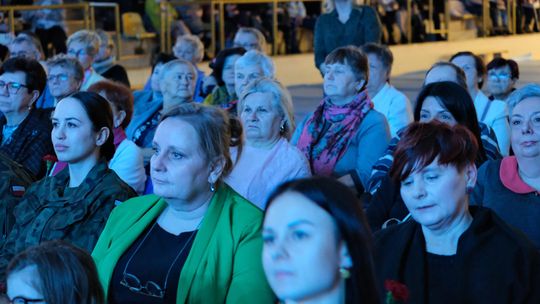 Powiatowy Dzień Kobiet. Chłopcy z Placu Broni, Yaroo i Tymon Bitkowski [GALERIA ZDJĘĆ]