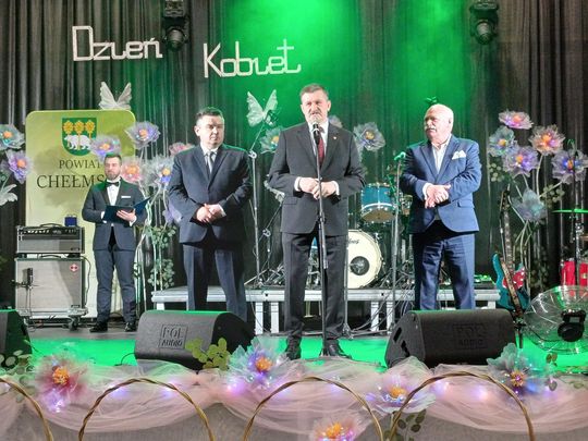 Powiatowy Dzień Kobiet. Chłopcy z Placu Broni, Yaroo i Tymon Bitkowski [GALERIA ZDJĘĆ]