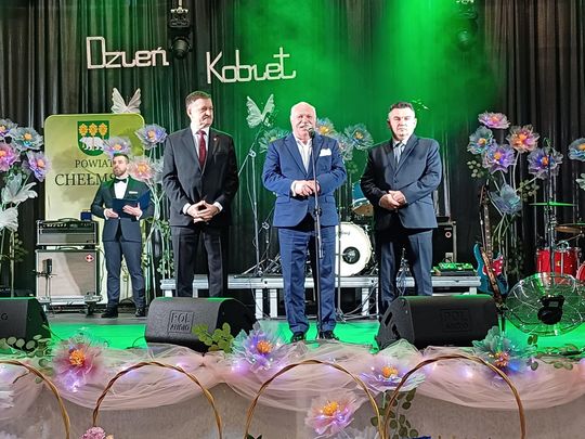 Powiatowy Dzień Kobiet. Chłopcy z Placu Broni, Yaroo i Tymon Bitkowski [GALERIA ZDJĘĆ]