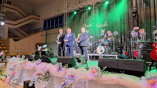 Powiatowy Dzień Kobiet. Chłopcy z Placu Broni, Yaroo i Tymon Bitkowski [GALERIA ZDJĘĆ]