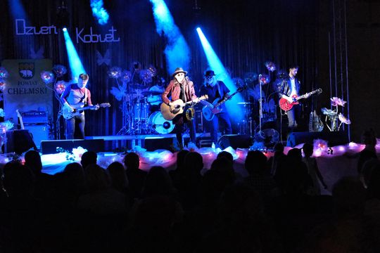 Powiatowy Dzień Kobiet. Chłopcy z Placu Broni, Yaroo i Tymon Bitkowski [GALERIA ZDJĘĆ]