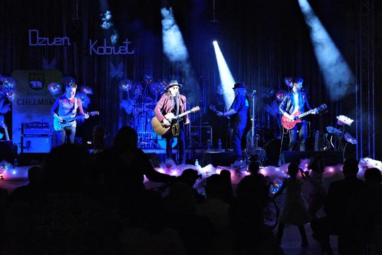 Powiatowy Dzień Kobiet. Chłopcy z Placu Broni, Yaroo i Tymon Bitkowski [GALERIA ZDJĘĆ]