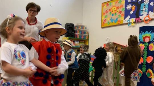 Chełm. Pączki, faworki i dobra zabawa w Przedszkolu Miejskim nr 8 [GALERIA ZDJĘĆ]