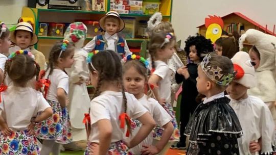 Chełm. Pączki, faworki i dobra zabawa w Przedszkolu Miejskim nr 8 [GALERIA ZDJĘĆ]