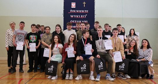 Bieg Pamięci Żołnierzy Wyklętych w szkole w Okszowie [GALERIA ZDJĘĆ]