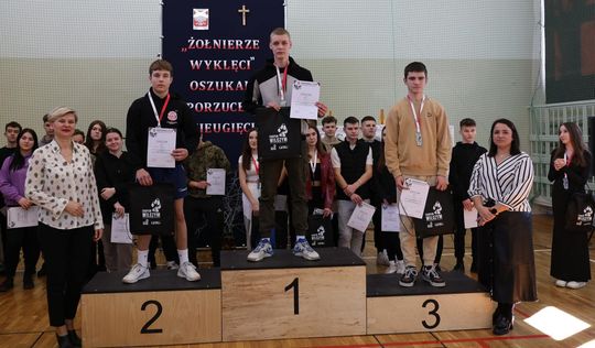 Bieg Pamięci Żołnierzy Wyklętych w szkole w Okszowie [GALERIA ZDJĘĆ]