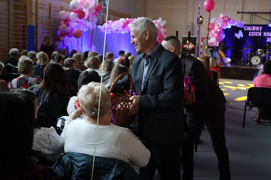 Dzień Kobiet w Leśniowicach. Pani bawiły się z zespołem Cookies Band [GALERIA ZDJĘĆ]