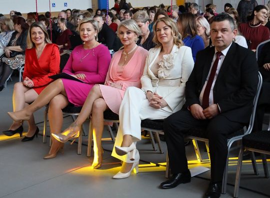 Dzień Kobiet w Leśniowicach. Pani bawiły się z zespołem Cookies Band [GALERIA ZDJĘĆ]