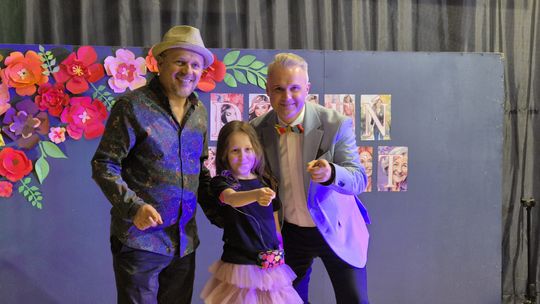 Dzień Kobiet w Siedliszczu. Były goździki i koncert K.A.S.A. [GALERIA ZDJĘĆ]